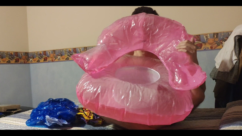 Floatie Boy: Menghisap banyak kemalangan semasa melancap!