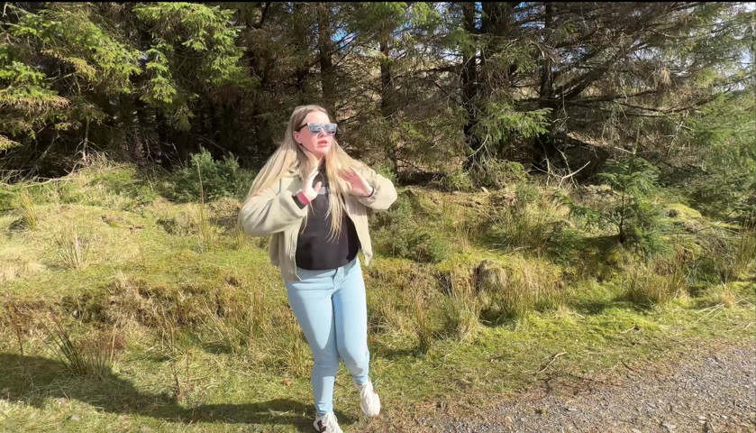 Emergency While Walking on the Public Trail but Had to Wet My Jeans (Sunshine mom)