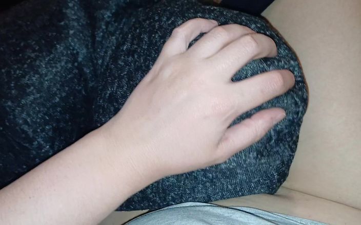 Lesbian-illusion: 두 여친의 침대에서 빠른 섹스