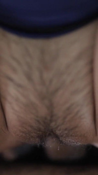 Tetona indo chica desnuda por detrás mientras usa sexy vestido de satén