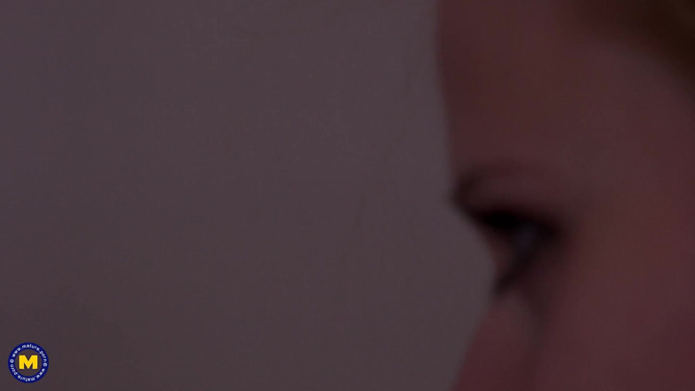 Mature NL: Mature brunette in fishnets is so excited to lick young...