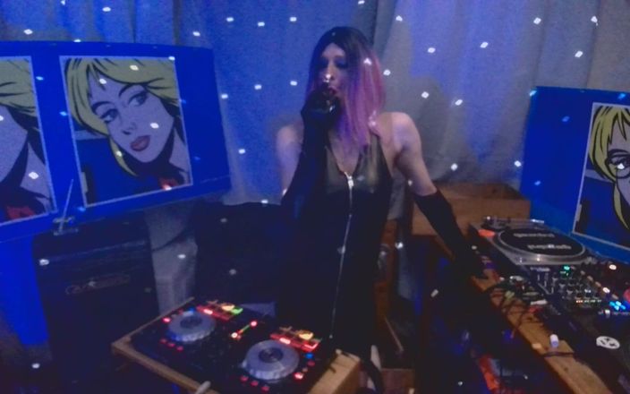 XXLUCYLUSHXX: Memeler ve tekno - kim bunu haftalık canlı yayında izler?