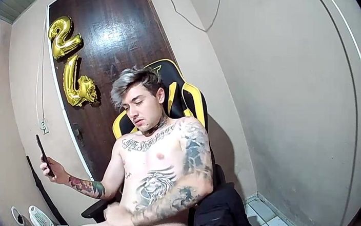 Daniel Tatuado E Safado: Mông to
