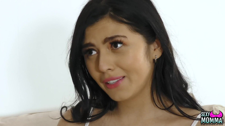 Sexy Momma XXX: milf(chodne laayak mammi) lou lou emilia se bahut pareshaan hai!