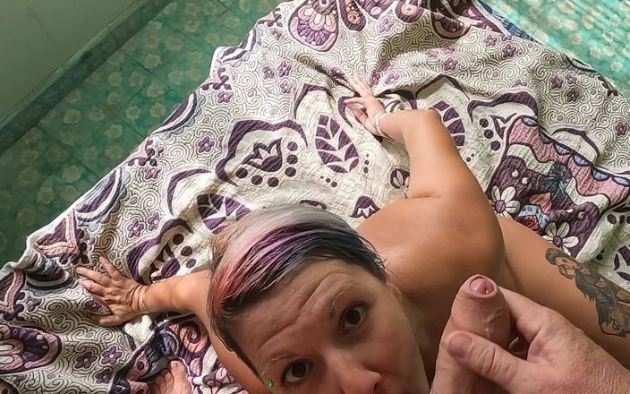 bekycarril: Istri sange ini pengen banget nyepong dan telan sperma suaminya