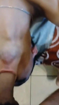 Teman lelaki #monstercock meletakkan saya di dinding dan merangkap di pantat saya