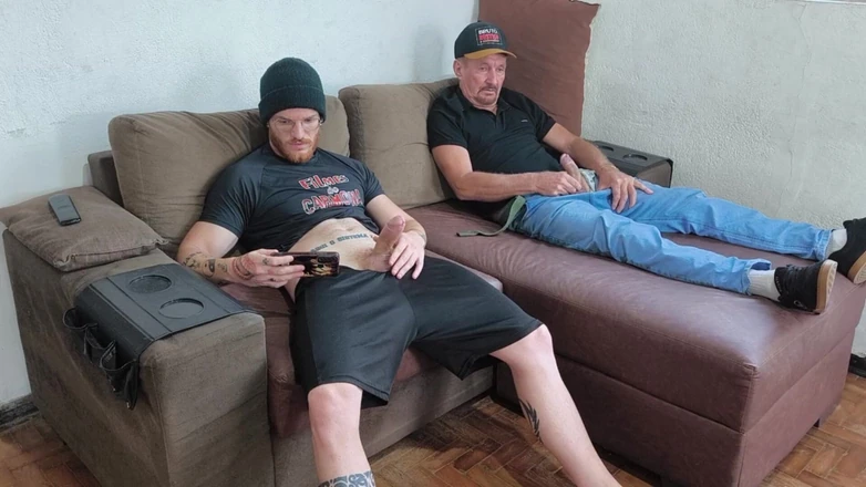 carmonaoficial: Stiefvater wichst mit seinem stiefsohn