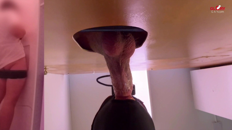 GLORYHOLEGAYS: Un jeune élève ne supporte pas 30 secondes