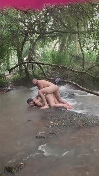 Fırtınanın ortasında şelalede riskli seks o.o