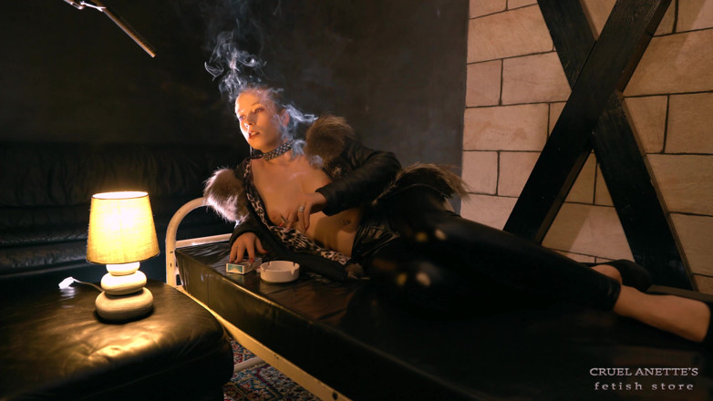 Cruel Anettes fetish world: Smoking in the chilly room