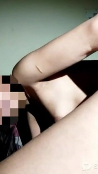 Fată indiană Nidhi își fute cu degetul curul până este satisfăcută