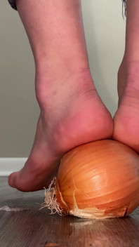 Foot Crush Onion 4K Feet Video