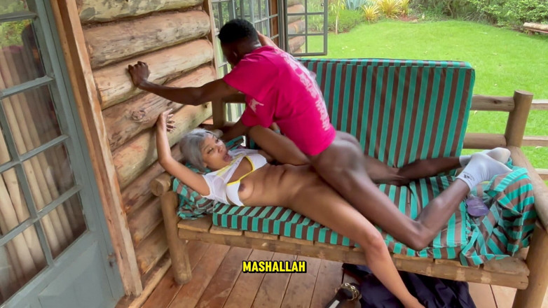 Charlottmio: O Jardineiro e a Esposa Chefe Sextape Xoxox