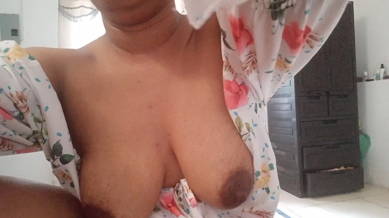 PATY PATY: Brunett ger sig själv lite nöje, riktig amatör