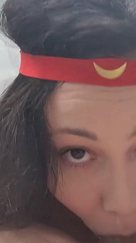Lenna Lux, Peter से मिलती है