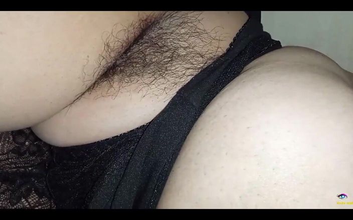 Netu: 我毛茸茸的腋窝继妹用自制的假阳具在阴户和屁股自慰