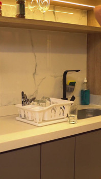 Ik kom vast te zitten in de keuken voor mijn stiefmoeder om me echt rijk te neuken