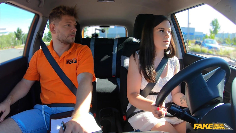 Fake Driving School: Teen teen lernen mit blowjob-fähigkeiten