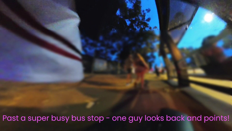 Asiansissypublic: Tunggangan basikal panjang dengan dildo besar ke dalam pantat saya -...