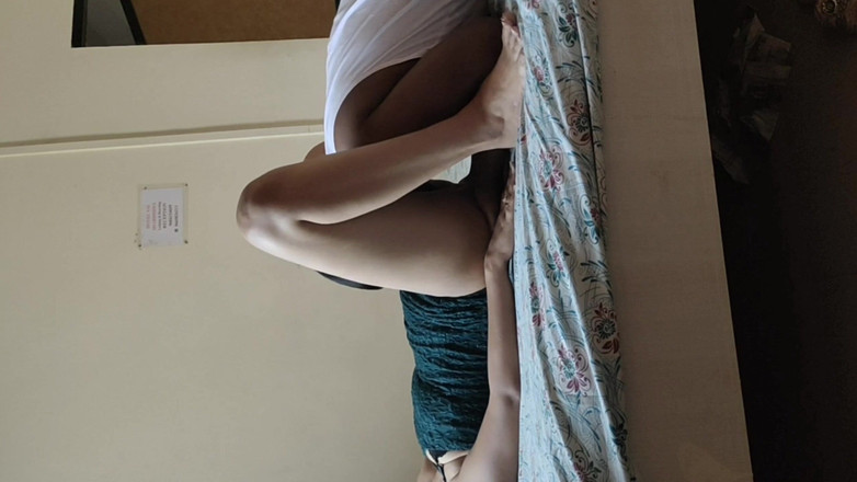 Trisha Hotness: Lamiendo el coño de la novia y hacerla correrse