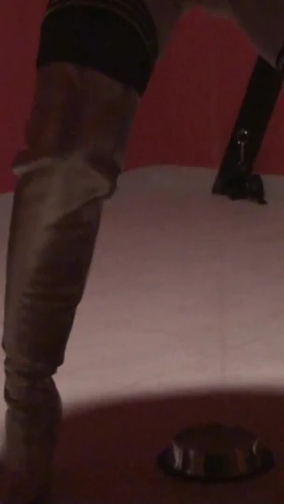 Femdom Austria: Piss Slave