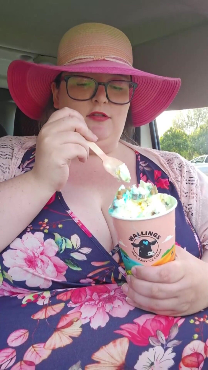 SSBBWLadyBrads: Zjedzmy trochę lodu