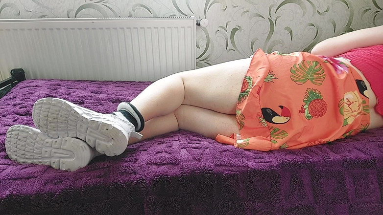 Kitty_Cross: Come femboy è ora di andare a letto con un vestito...