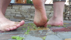 Goddess Misha Goldy: Budete jíst jakékoli jídlo a nečistoty z našich nohou a...