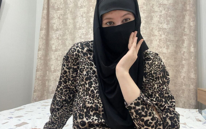 Nviz: Arabská žena v hidžábu testuje sexuální hračky na své těsné vagíně