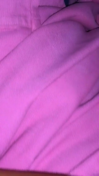真夜中に継母と彼女の部屋で楽しく過ごす