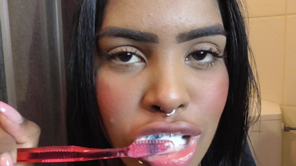 Solo Austria: Black girl teeth brushing fetish!