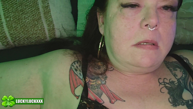 Lucky Luck XXX: Šťastná dívka Nikki Cakes - zelené světlo speciální POV kouření