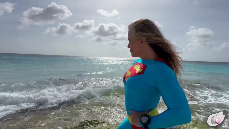 Mistress Pink Pearl: Supergirl Meets the Horniest Octopus in Bonaire