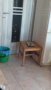 Pasangan gila bersenang-senang di dapur
