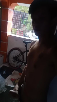 Masturbando na varanda do meu vizinho