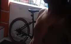 मेरे पड़ोसी की बालकनी पर वीर्य निकालना