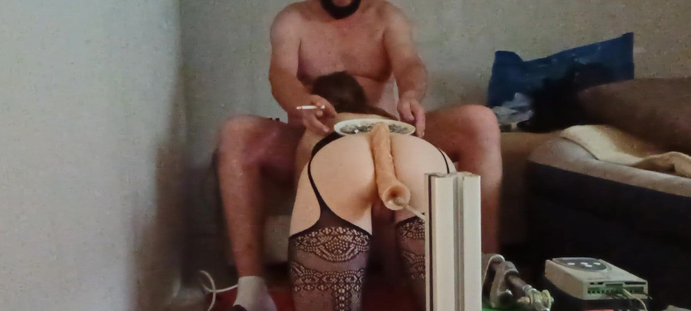 Sub Slave: Mesin kongkek mengongkek saya dengan baik.