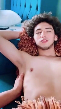 Acest twink are un corp delicios și un penis care are gust de zei!