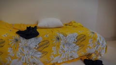 Aria Mia: 継母のラティーナの彼女とセックスしました。彼女が一人でベッドにいて、継母はバスルームにいたとき(私は彼女の体を汚しました)