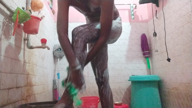 Tamil 10 inches BBC: Sesiune sexy de baie fierbinte tamil10inchesbbc