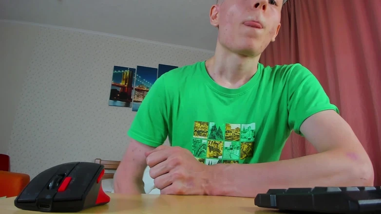 Morflot24: Nadšený Twink Evgeny Cum třikrát tento den!