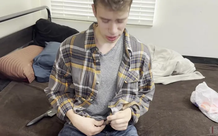Boys half-way house: A Quick Treat for Older Daddy Bareback POV
