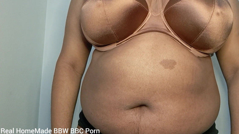 Super sexy ebony cuties: Mijn tieten knijpen en verschillende beha's passen