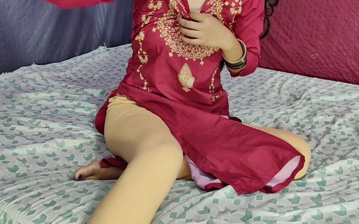 KavitaBhabhi: 继父发现继女是她的男朋友给她的。