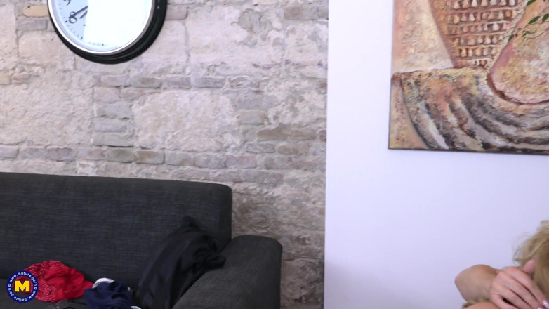 Mature NL: Trio lesbien avec deux femmes matures