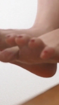 Patas Adultas Femeninas Con Un Olor Agrio