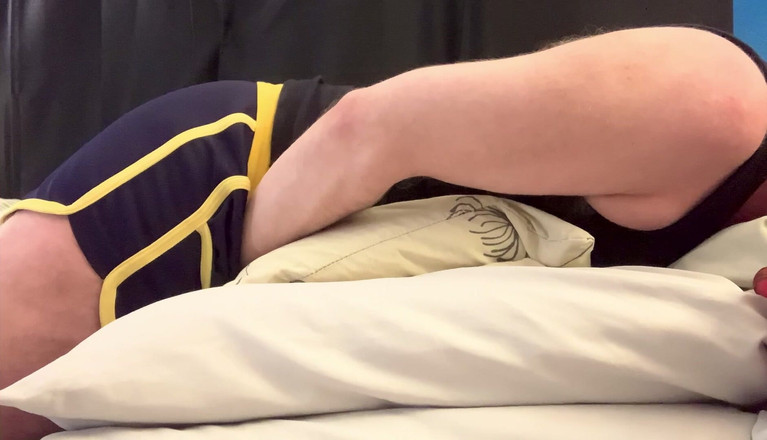 C-Spot: Cspot Je Nadržený a Má Hlasitý Orgasmus Při Sledování Porna...