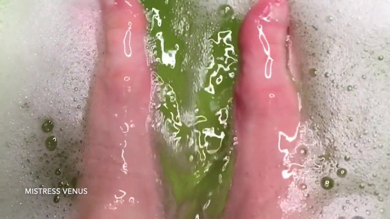 Mistress Hotwife Venus: Feet in a bubble bath slowmo
