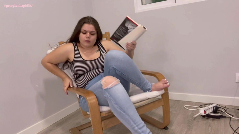 Your fantasy studio: Reading and Farting in Jeans Compilation