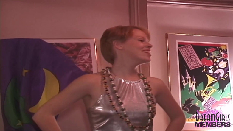 Dream Girls: Si Dia memancut seluruh renungan di Mardi Gras